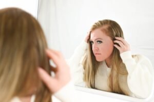 Regaining Confidence After Postpartum Hair Loss 